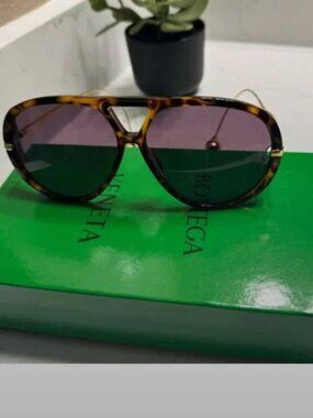 Bottega Veneta Tortoiseshell Frame Sunglasses - With Original Case